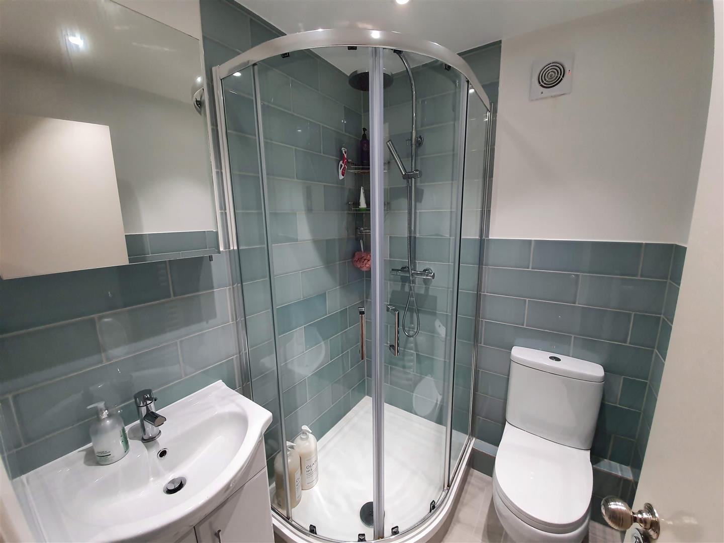 1 bed property in Potters Road, Barnet